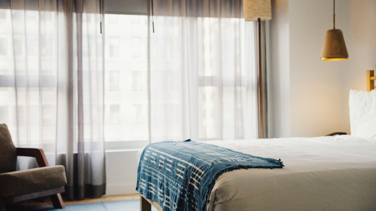 Hotel vs Airbnb in 2026: When Each One Actually Wins